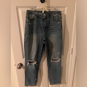 AE Curvy Mom Light Wash Distressed Jean 8